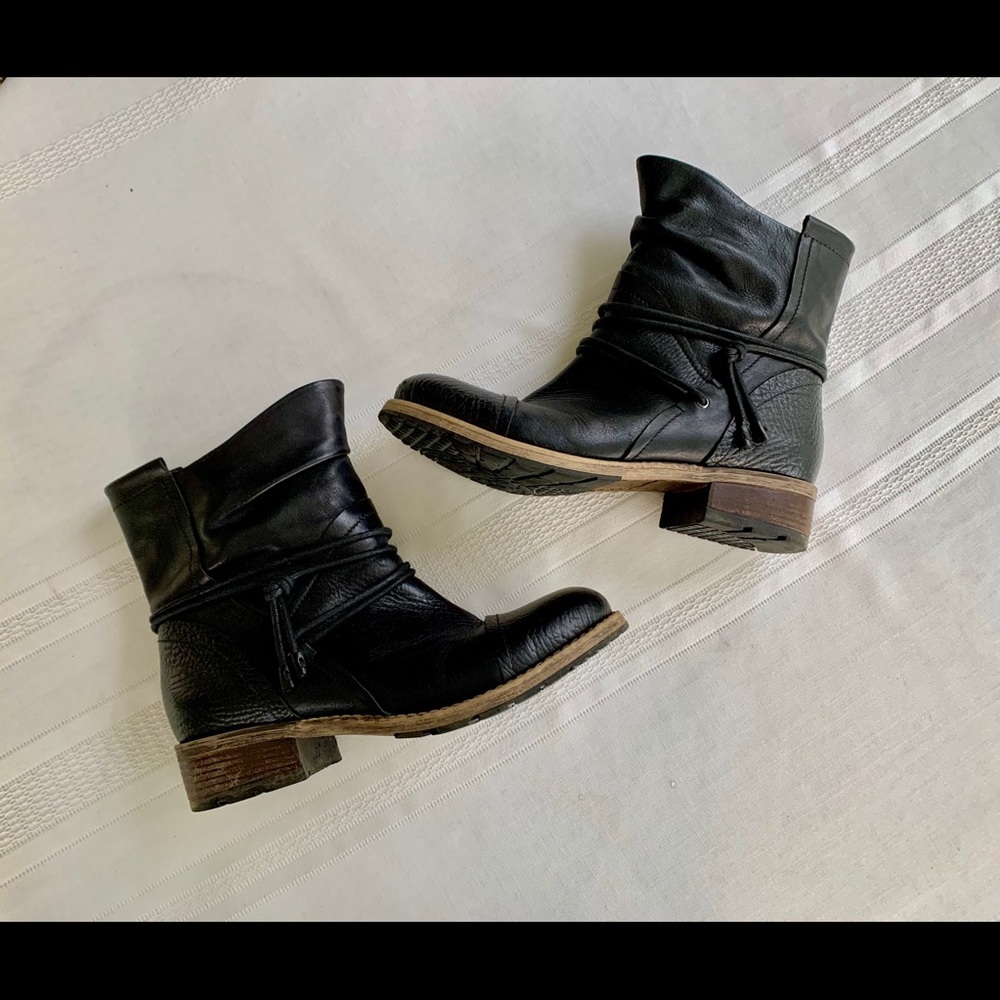 Clarks Volara Dina Black Moto Artisan Ankle Boots EUC
